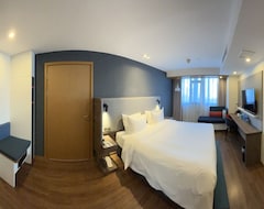 Holiday Inn Express Qingdao City Center, an IHG Hotel (Qingdao, Çin)