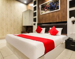 Oyo 70297 Hotel Fox (Rohtak, Hindistan)