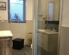 Toàn bộ căn nhà/căn hộ Fewo Webers Holiday Home - Apartment / Apartment, Bathroom, Toilet, 1 Bedroom (Emmelshausen, Đức)