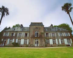 Koko talo/asunto Chateau Le Mont Epinguet (Brix, Ranska)