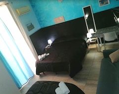 Bed & Breakfast A Due Passi Bnb (Catania, Ý)