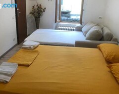 Toàn bộ căn nhà/căn hộ Supercentral One Room Flat, 16 Min To Bergamo Airport (Alzano Lombardo, Ý)