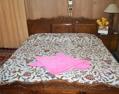 Hotel Houseboat Sweet Star (Srinagar, India)