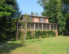 Casa/apartamento entero Six Bedroom Lakehouse With 500 Sq Ft Wrap Around Screen Porch And Boathouse! (Sanbornton, EE. UU.)