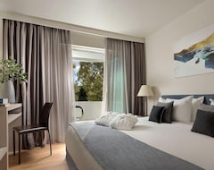 Blazer Suites Hotel (Voula, Greece)