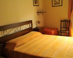Alzgoa Hotel House - Azalea Mini-Apartment 2 (Randazzo, Italy)