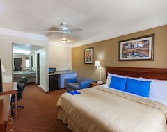 Hotel Days Inn & Suites by Wyndham Webster NASA-ClearLake-Houston (Webster, USA)