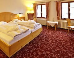 Khách sạn Hotel Ochsen (Lenzkirch, Đức)