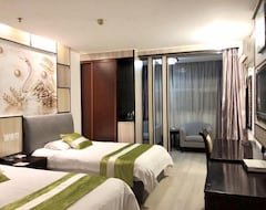 Hotel GreenTree Inn Suzhou Baolong Square Express (Taicang, Kina)