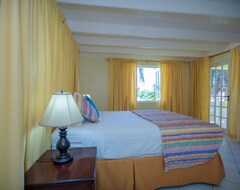 Hotel Comfort Apartments At The Ridge (Ocho Ríos, Jamaica)