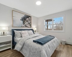 Cijela kuća/apartman New Building , High End, Luxury Condo For You And Yours Sure To Impress! (Dartmouth, Kanada)