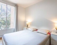 Cijela kuća/apartman Paris City - Spacious 3 Rooms Flat For Families - 3 Minutes From Metro Station (Pariz, Francuska)