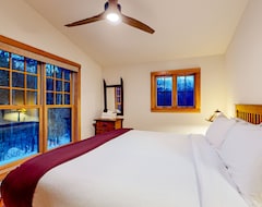 Hele huset/lejligheden Mountain Hideaway With Ski Lockers, Wood Fireplace, Pool Table, Grill & W/d (North Creek, USA)
