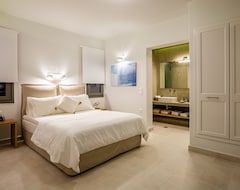 Hotel Elios Private Living (Skopelos Town, Greece)