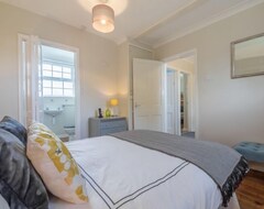 Toàn bộ căn nhà/căn hộ A Three-Bedroom Terraced Cottage Which Is Comfortable And Well-Equipped. (Docking, Vương quốc Anh)