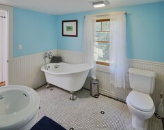 Cijela kuća/apartman Fantastic Bungalow With Hot Tub, Decks, Close To City, And River (Portland, Sjedinjene Američke Države)