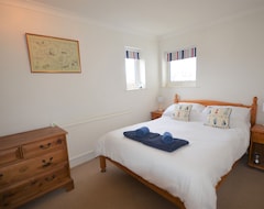 Hele huset/lejligheden Anchor Cottage - A House That Sleeps 4 Guests In 2 Bedrooms (East Cowes, Storbritannien)