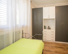 Tüm Ev/Apart Daire Three Bedroom Apartment With Terrace Nova Vas, Poreč (A-14167-B) (Sikirevci, Hırvatistan)