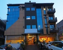 Hotel Loto (Noida, Hindistan)