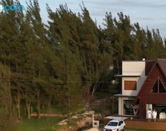 Entire House / Apartment O Chale Da Praia (Jaguaruna, Brazil)