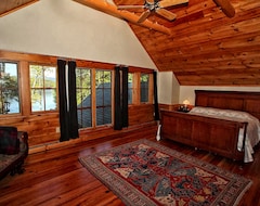 Casa/apartamento entero Award-winning Adirondack On Lake Winnipesaukee. 8 Bed, Beach, Hot Tub, Sauna (Moultonborough, EE. UU.)