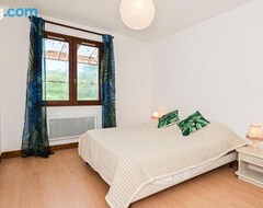 Cijela kuća/apartman Beautiful Home In Briare With Outdoor Swimming Pool, Wifi And 4 Bedrooms (Briare, Francuska)