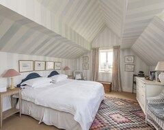 Toàn bộ căn nhà/căn hộ Secluded Famrmhouse In Stunning Secluded Setting With Wild Swimming, 8 Bedrooms (Wincanton, Vương quốc Anh)