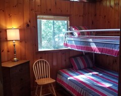 Entire House / Apartment Cottage Getaway On Beautiful Clean Anstruther Lake (Apsley, Canada)