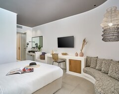 Khách sạn GT Suites (Ornos, Hy Lạp)