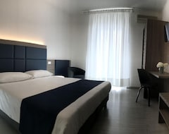 Khách sạn Hotel Riviera (Desenzano del Garda, Ý)