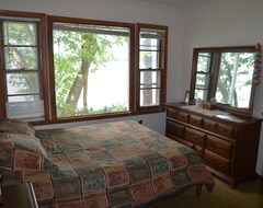 Entire House / Apartment Family Friendly Lake Place Retreat. Fishing, Swimming, Camp Fires And More. (Annandale, USA)