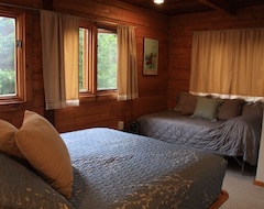Entire House / Apartment Perfect Location! Cozy And Quiet Log Cabin; Walking Distance To Ski Lifts! (Girdwood, USA)