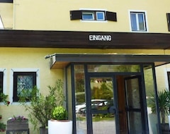 Strandhotel Prinz (Ossiach, Avusturya)