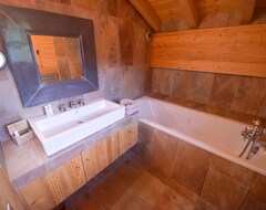 Hele huset/lejligheden Luxury Family Chalet Ski-in/ski-out -fireplace-giant Sundeck -jacuzzi -steam Roo (Huez, Frankrig)
