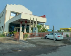 OYO 30636 Hotel Navaratna International (Bijapur, Hindistan)