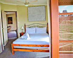 Khách sạn Twin Trees Country Cottages (Pokolbin, Úc)