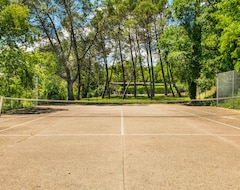 Toàn bộ căn nhà/căn hộ 300 Year Old Provencal Mas With Floodlit, Tennis Court And Large Private Pool (Goudargues, Pháp)