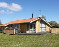 Toàn bộ căn nhà/căn hộ Neat Wooden House On Lawn, With Whirlpool, Sauna, Oven And Wifi (Vibøge, Đan Mạch)
