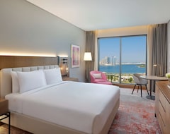 Doubletree By Hilton Sharjah Waterfront Hotel and Residences (Sharjah City, Emiratos Árabes Unidos)