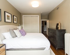 Casa/apartamento entero High-end, Loft-style, 2-bedroom Condo Close To Train (Boston, EE. UU.)