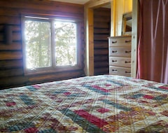 Entire House / Apartment Classic Lakeside Log Cabin With Panoramic Views ... Fish, Swim, Relax! (Longville, USA)