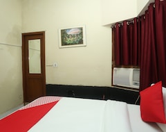 Khách sạn Capital O 15091 Gaurav Boarding House (Mathura, Ấn Độ)