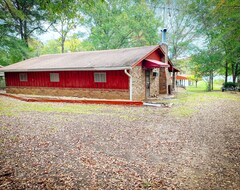 Entire House / Apartment Littleminnow Is A Cozy Lake Front Home On Toledo Bend Tucked In A Quiet Cove. (Many, USA)