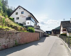 Toàn bộ căn nhà/căn hộ Holiday Apartment Haus Erika 2 With Mountain View, Private Terrace & Wi-fi (Bad Teinach-Zavelstein, Đức)