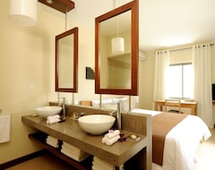 New Villa 3 Bedrooms 150m2 + Hotel Services + Breakfast + Pool + Private Beach (Grand Baie, República de Mauricio)