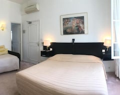 Khách sạn Hotel des Mimosas (Juan-les-Pins, Pháp)