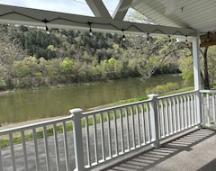 Hele huset/lejligheden River Front Cottage With Breathtaking View Of Allegheny River (Fairview, USA)