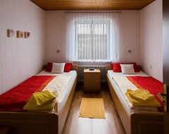 Toàn bộ căn nhà/căn hộ Guesthouse Pomerlan - 8-bed Apartment (Lirstal, Đức)