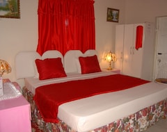 Khách sạn Pinkhibiscus Guest House (Montego Bay, Jamaica)