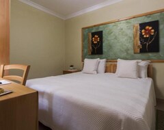 Khách sạn Rooms By Alexandra Hotel (St. Julian's, Malta)